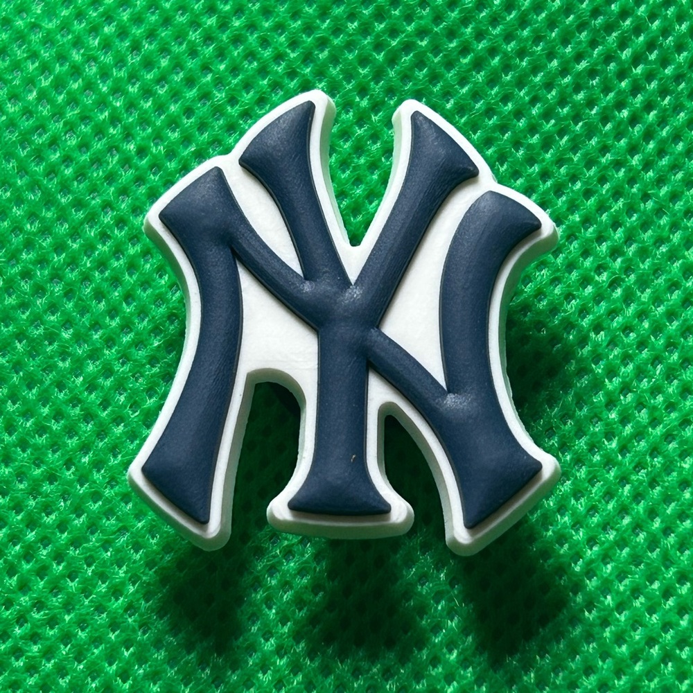 🌼 (5/$10 or 10/$15) NEW “MLB” Fun Croc 
Charm Collection New York Yankee’s